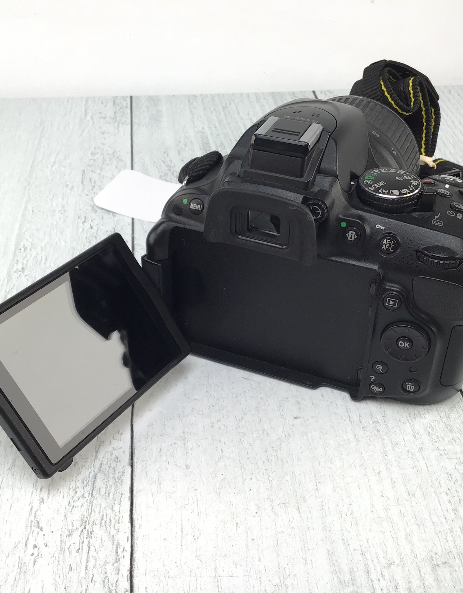 NIKON Nikon D5200 Camera w/ 18-55mm Used Good