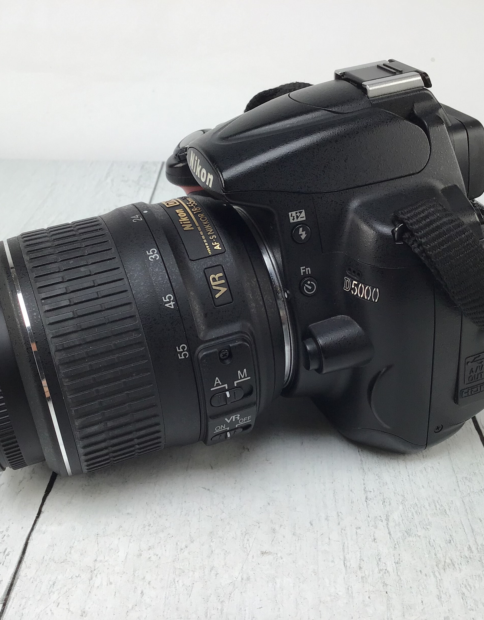 NIKON Nikon D5000 Camera w/ 18-55mm Used Fair