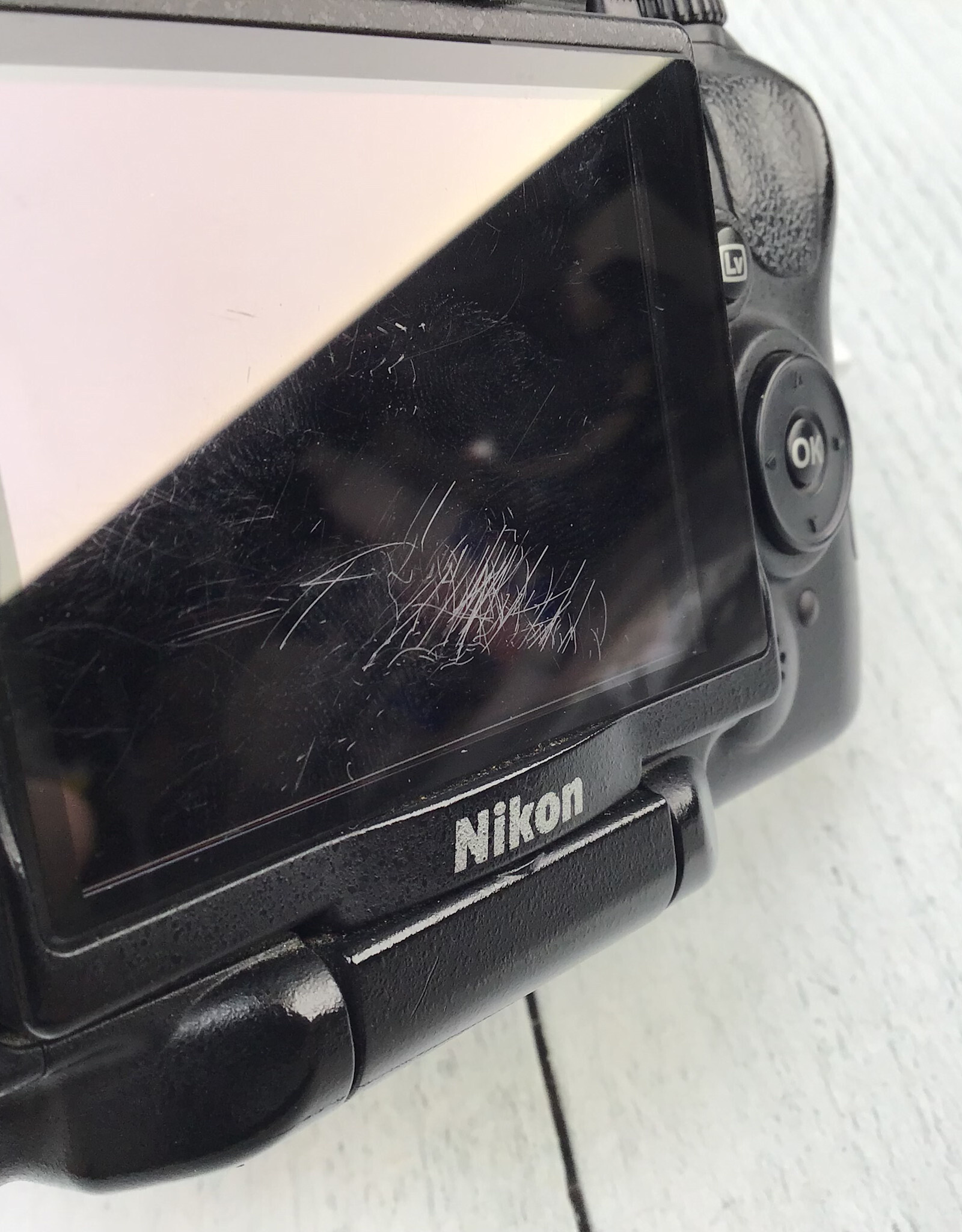 NIKON Nikon D5000 Camera w/ 18-55mm Used Fair