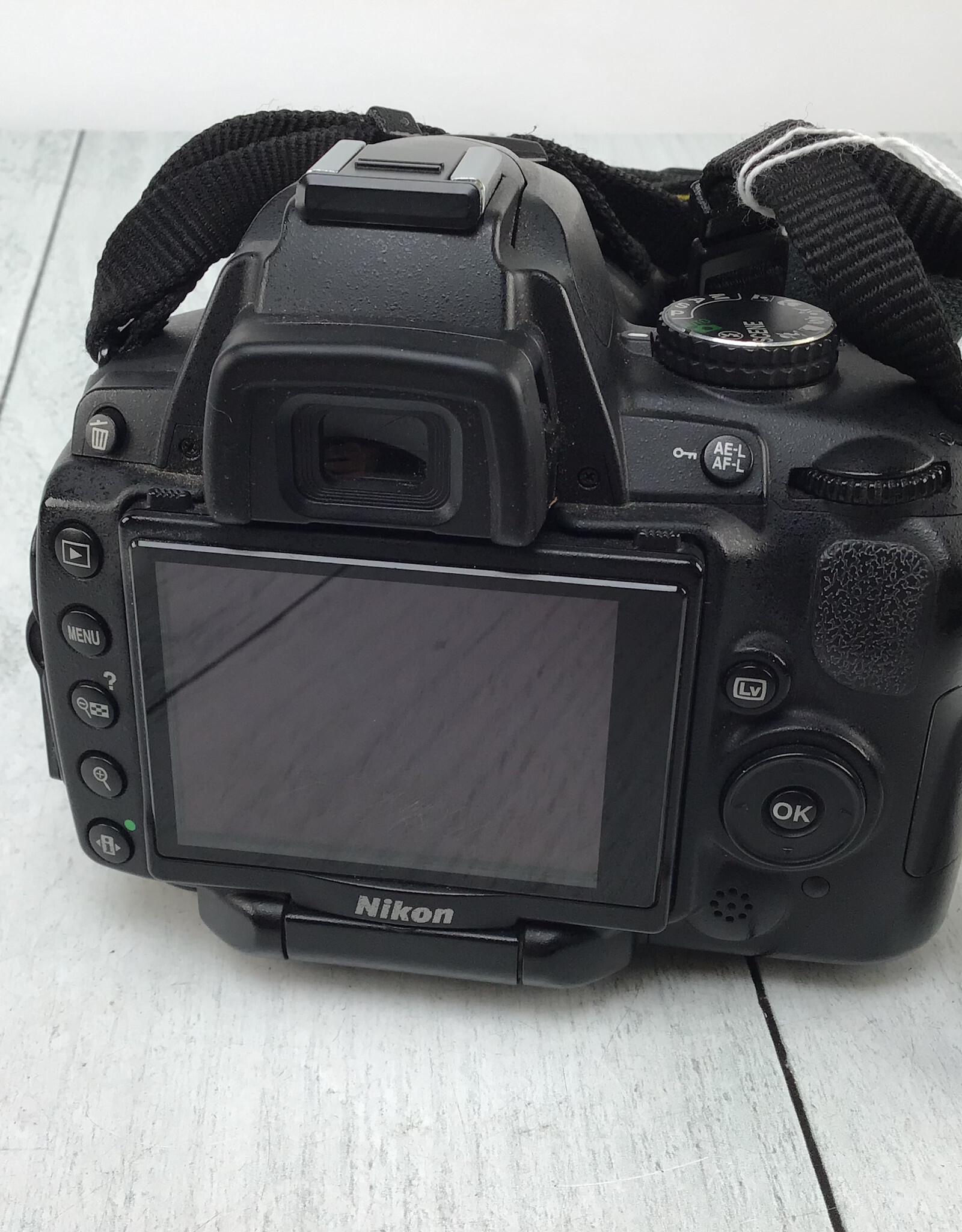 NIKON Nikon D5000 Camera w/ 18-55mm Used Fair