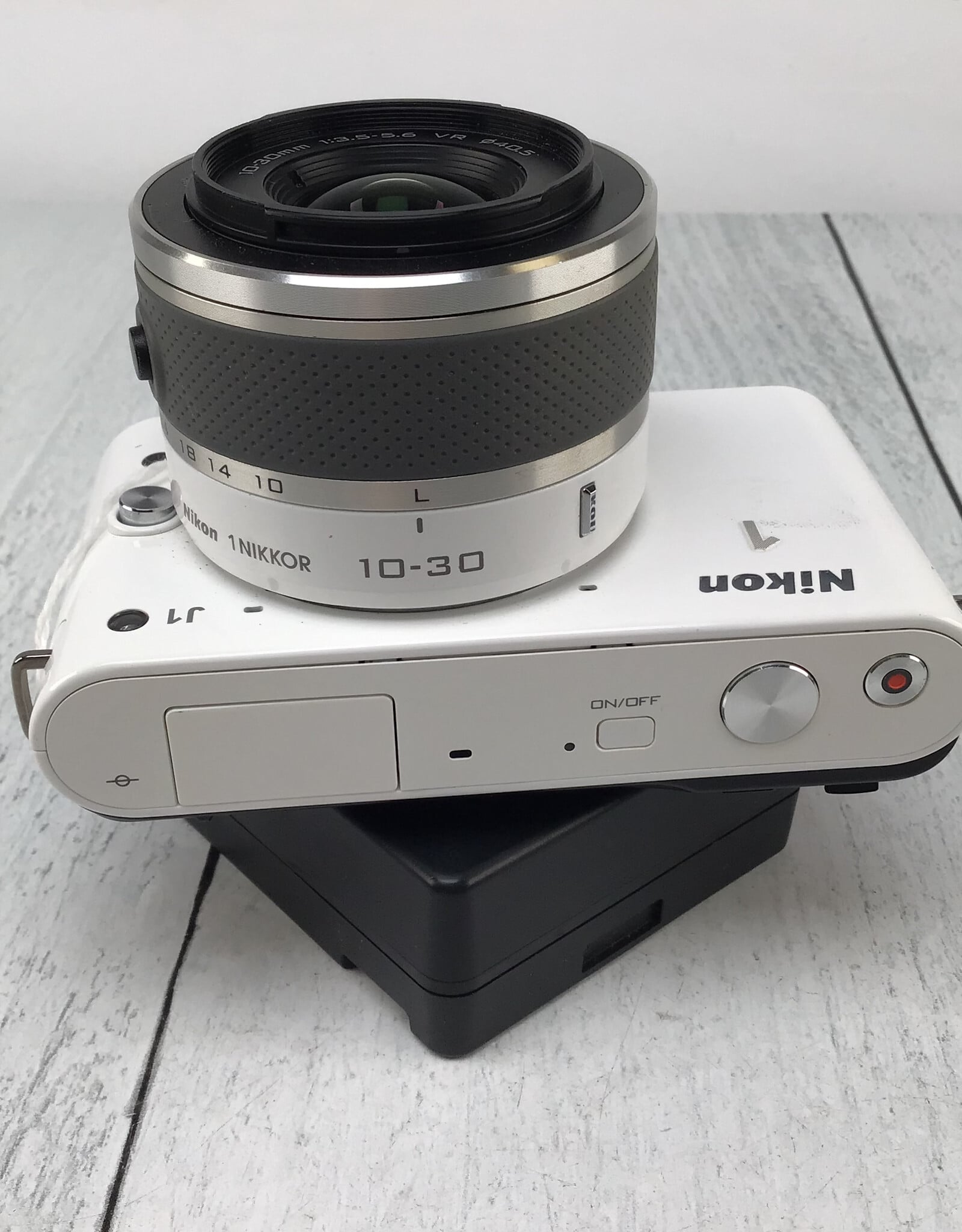 NIKON Nikon J1 White Camera w/10-30mm Used Good