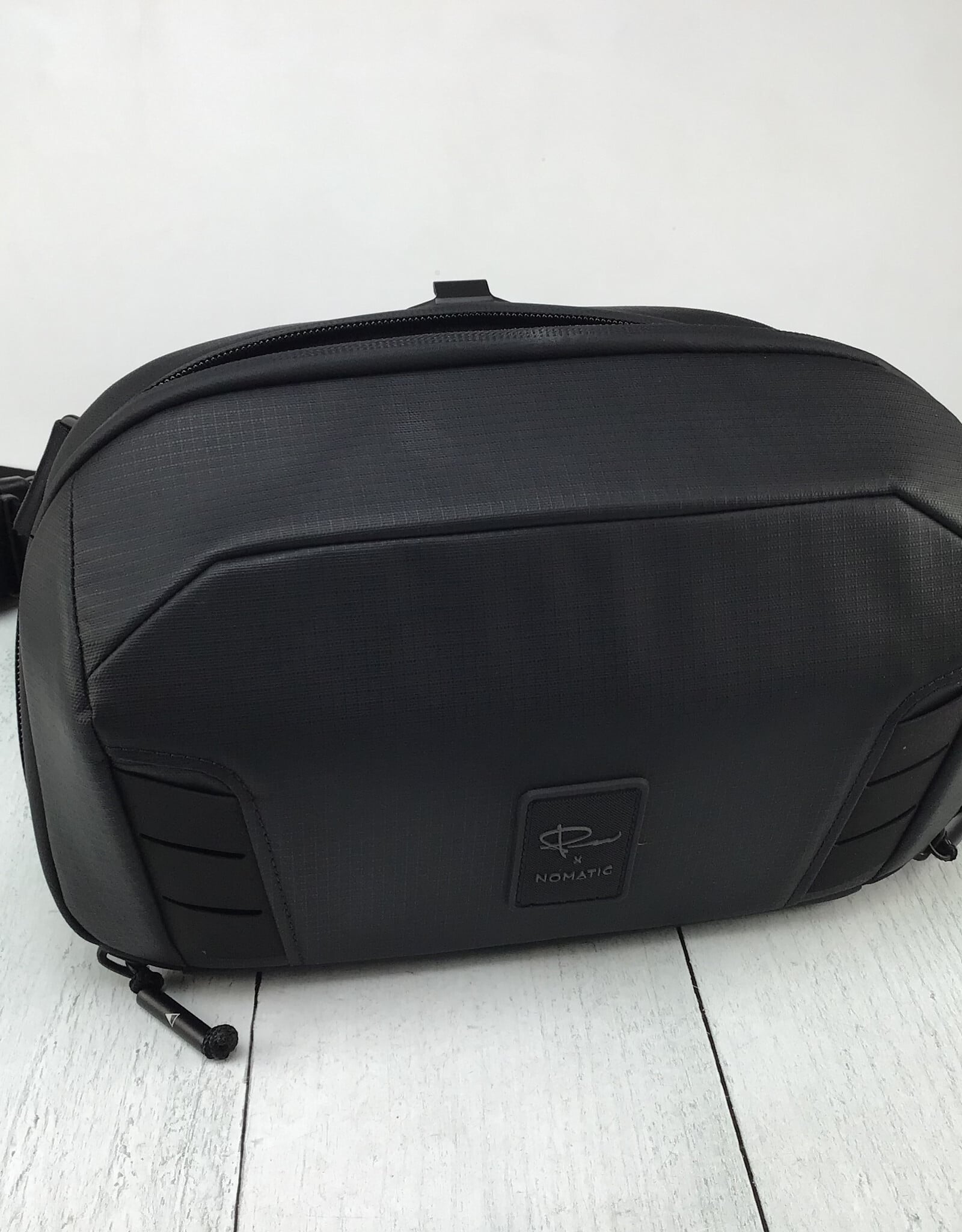 Nomatic Peter McKinnon Nomatic 8L Sling Bag Used Good