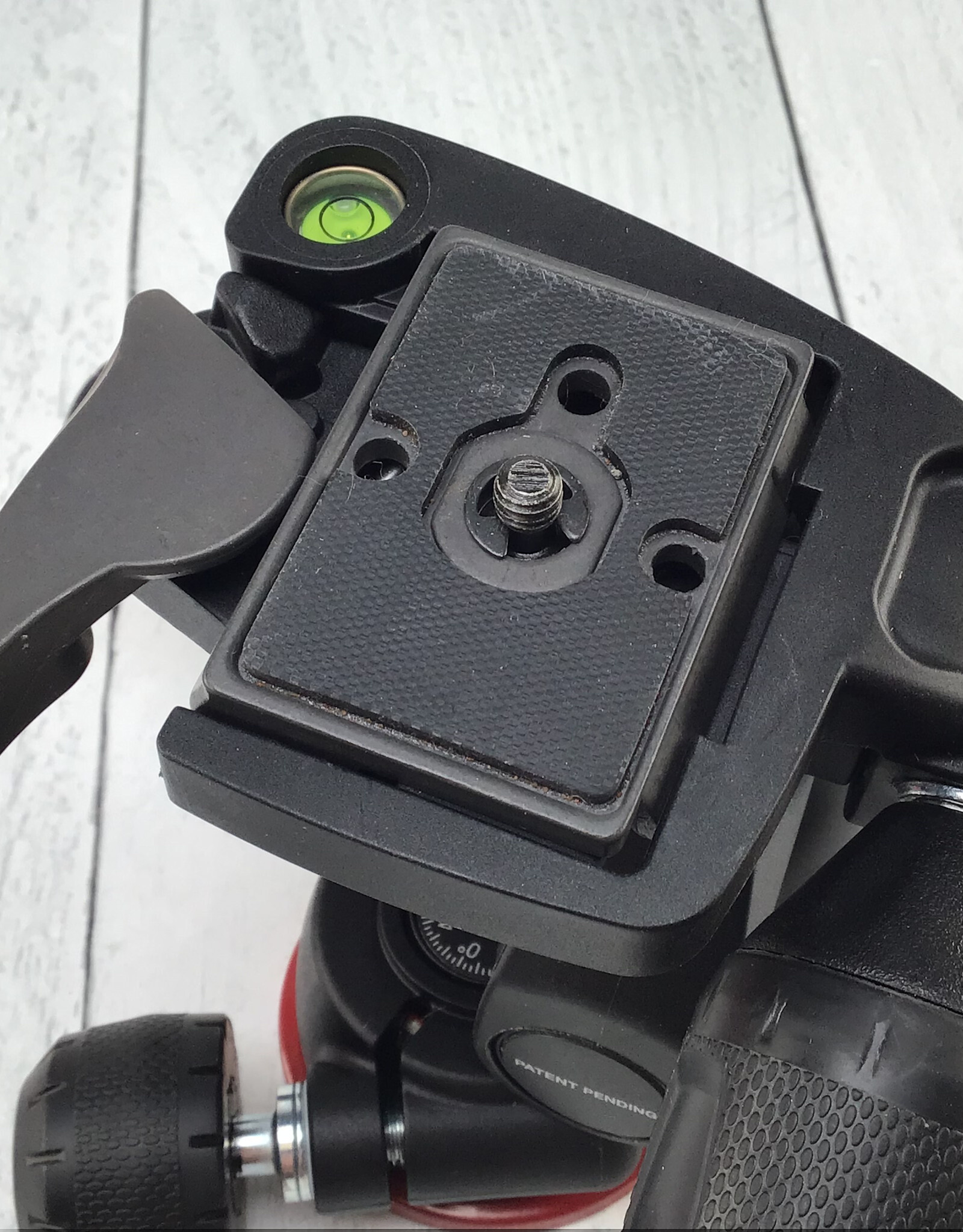MANFROTTO Manfrotto MH-804 3WUS Tripod Head in Box Used Good