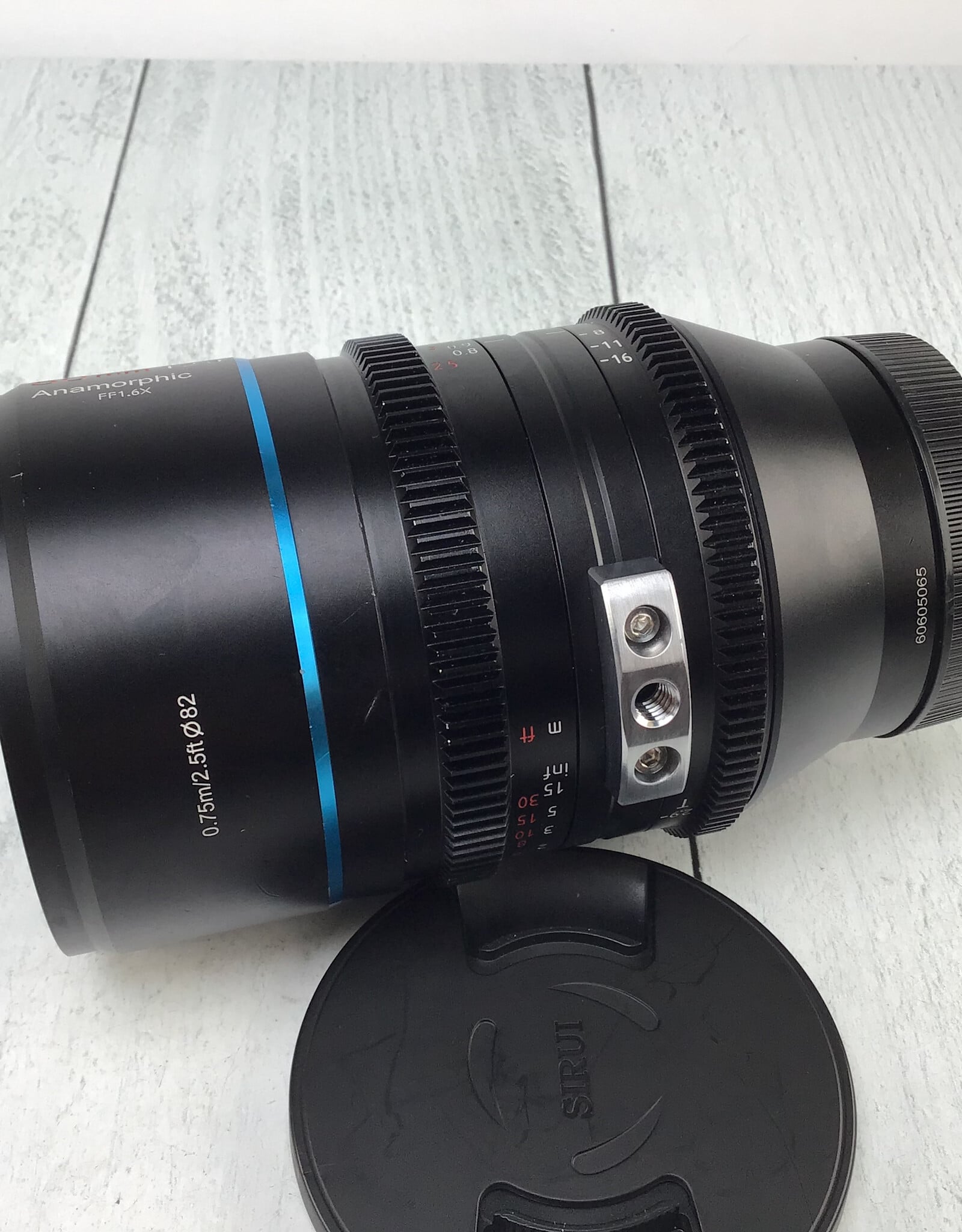Sirui 50mm T2.9 Anamorphic FF 1.66X lens for Canon Rf Used Good