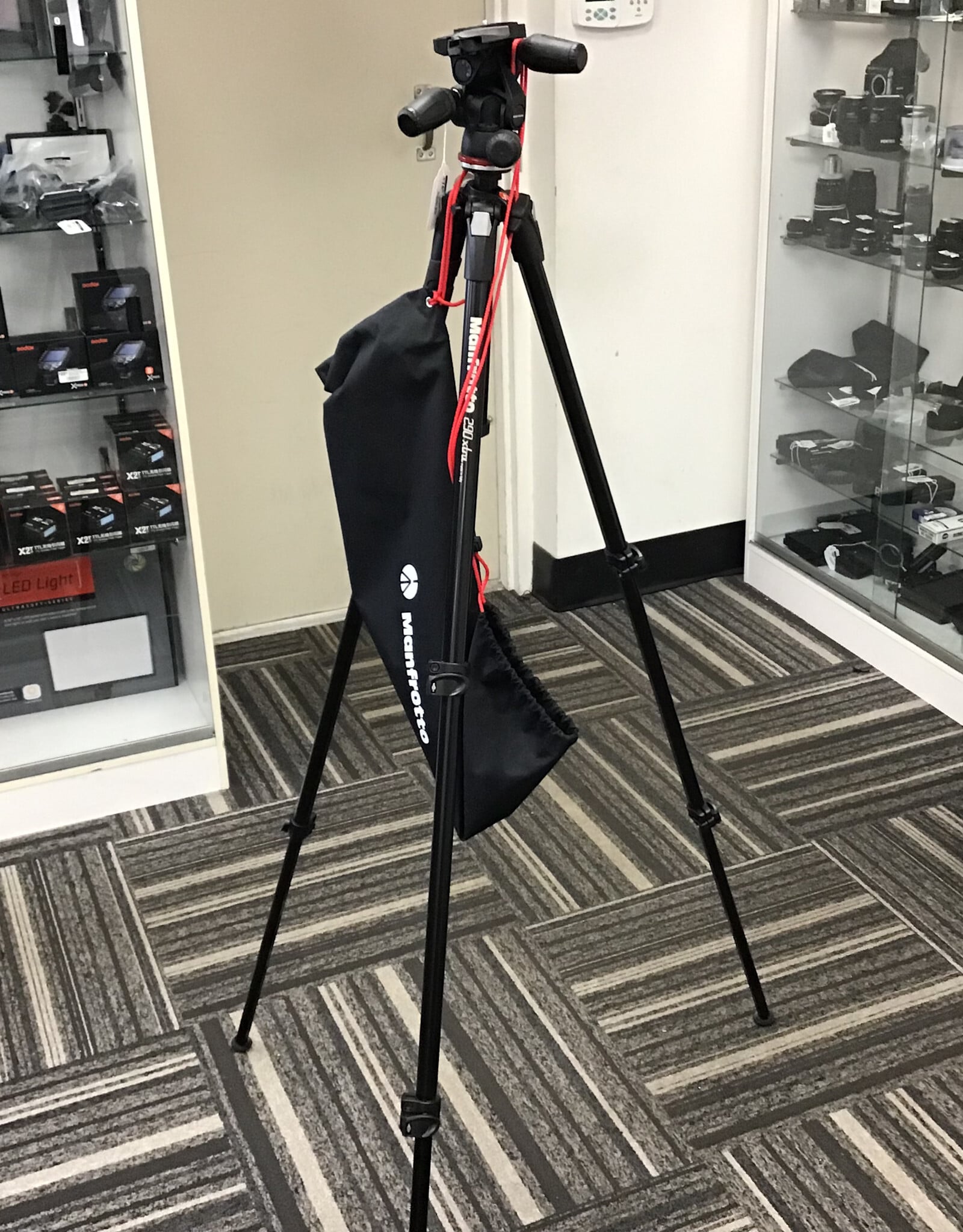 MANFROTTO Manfrotto 290 Tripod w/ MH804-3WUS Head Used Good