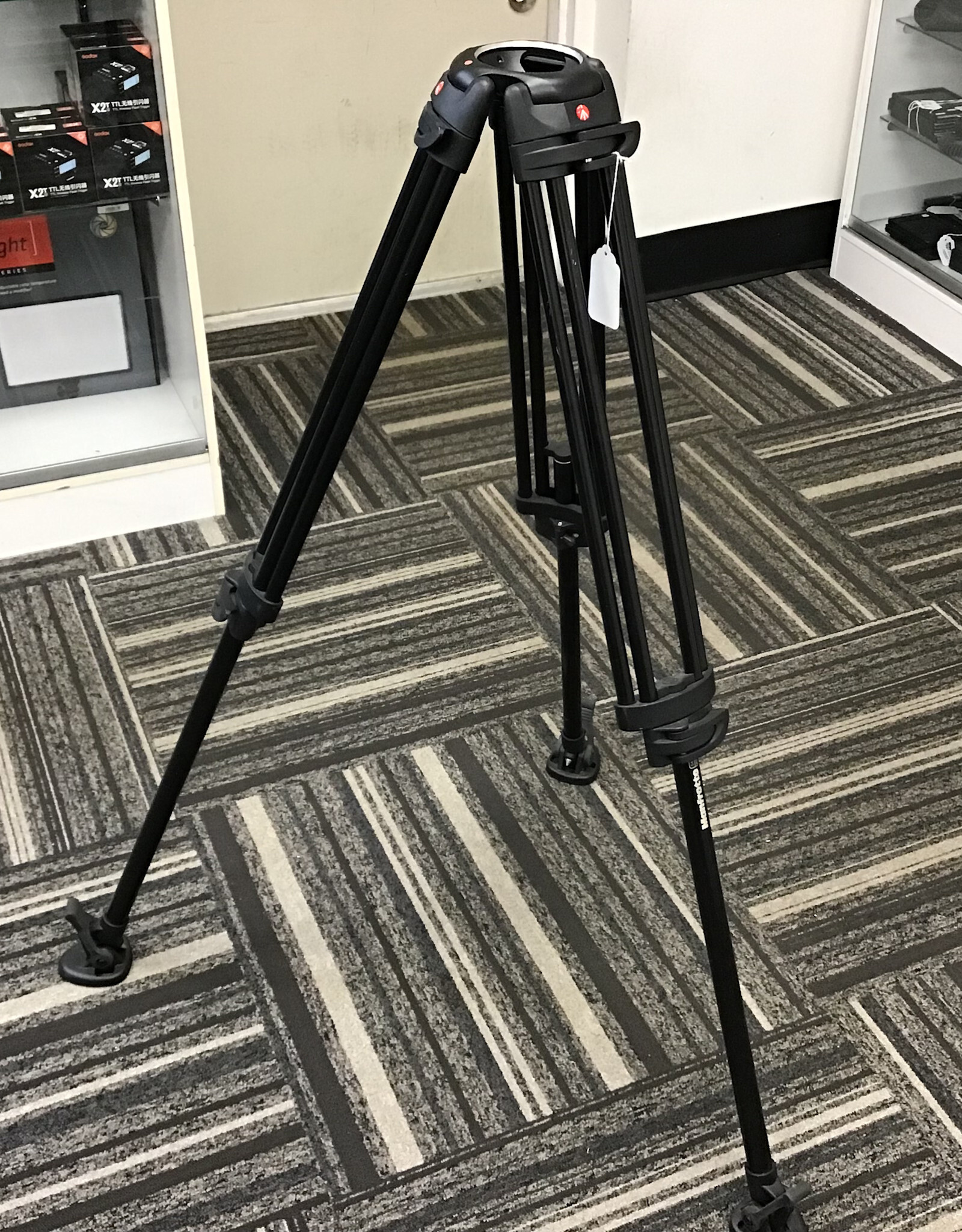 MANFROTTO Mafrotto 545B Video Tripod No Leg Spacers Used Good