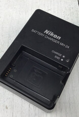 NIKON Nikon MH-24 Battery Charger for EN-EL14 Used Good