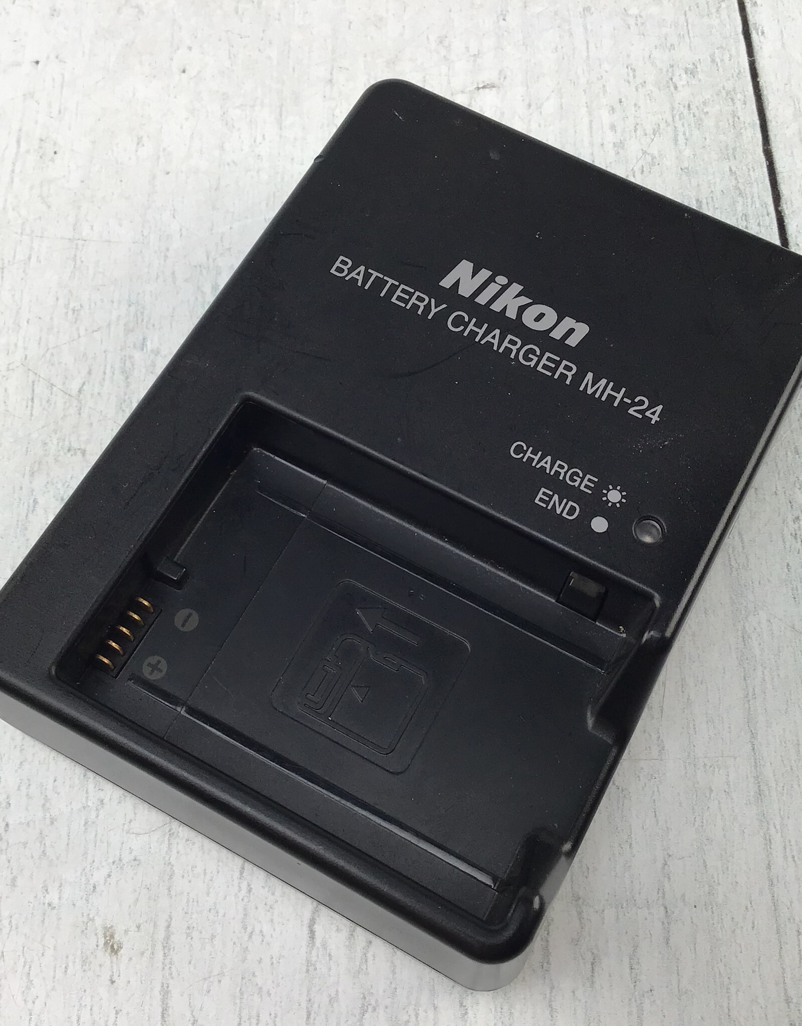 NIKON Nikon MH-24 Battery Charger for EN-EL14 Used Good