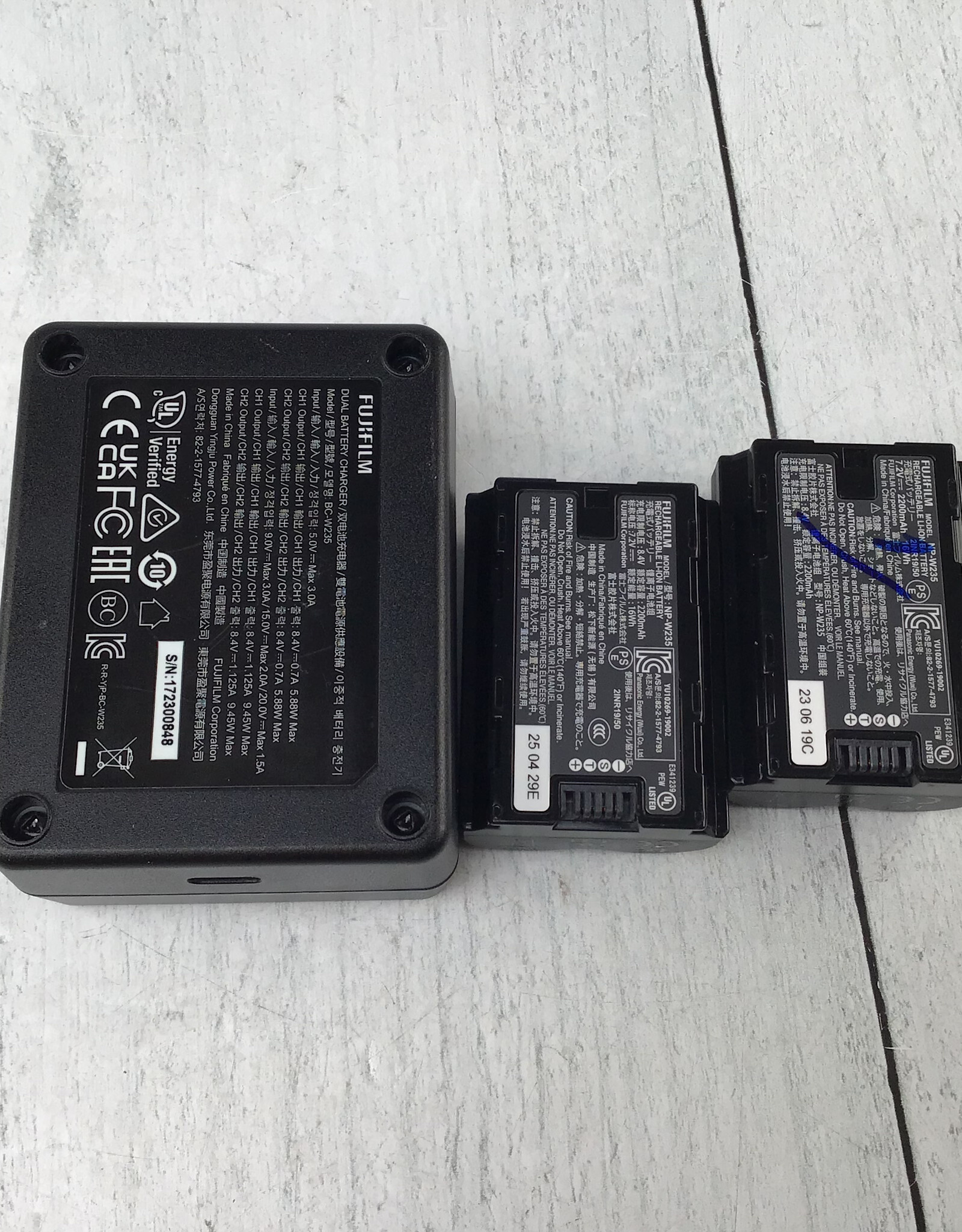 FUJI Fuji BC-W235 Charger w/ 2 NP-W235 Batteries Used Good