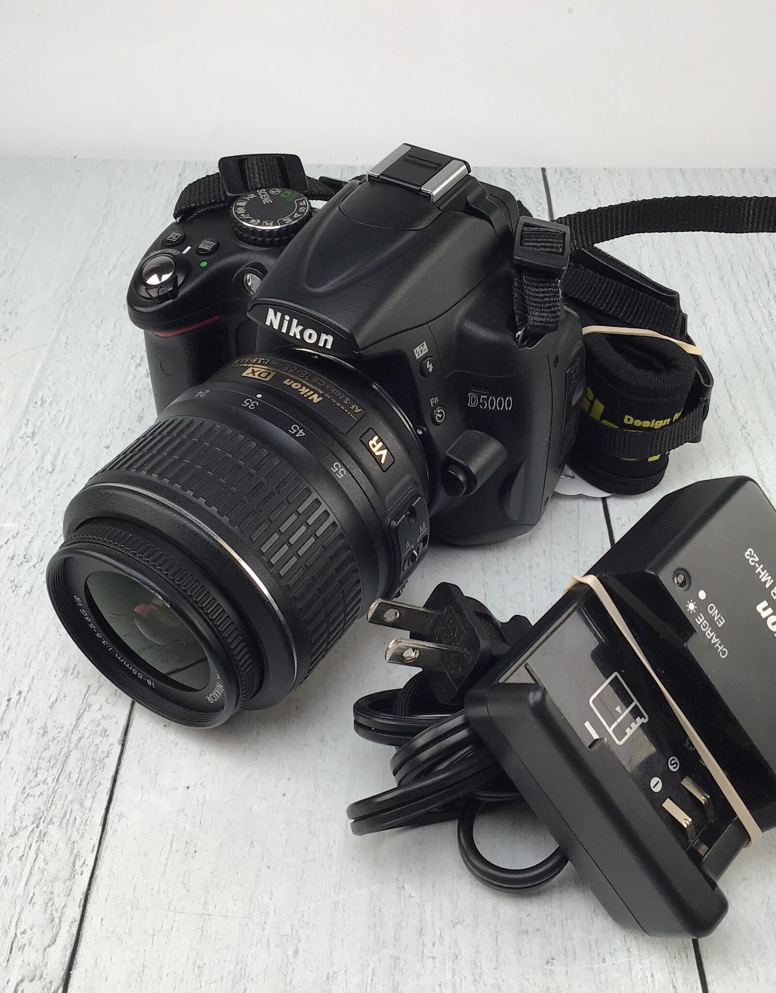 NIKON Nikon D5000 Camera w/ 18-55mm VR Used Good