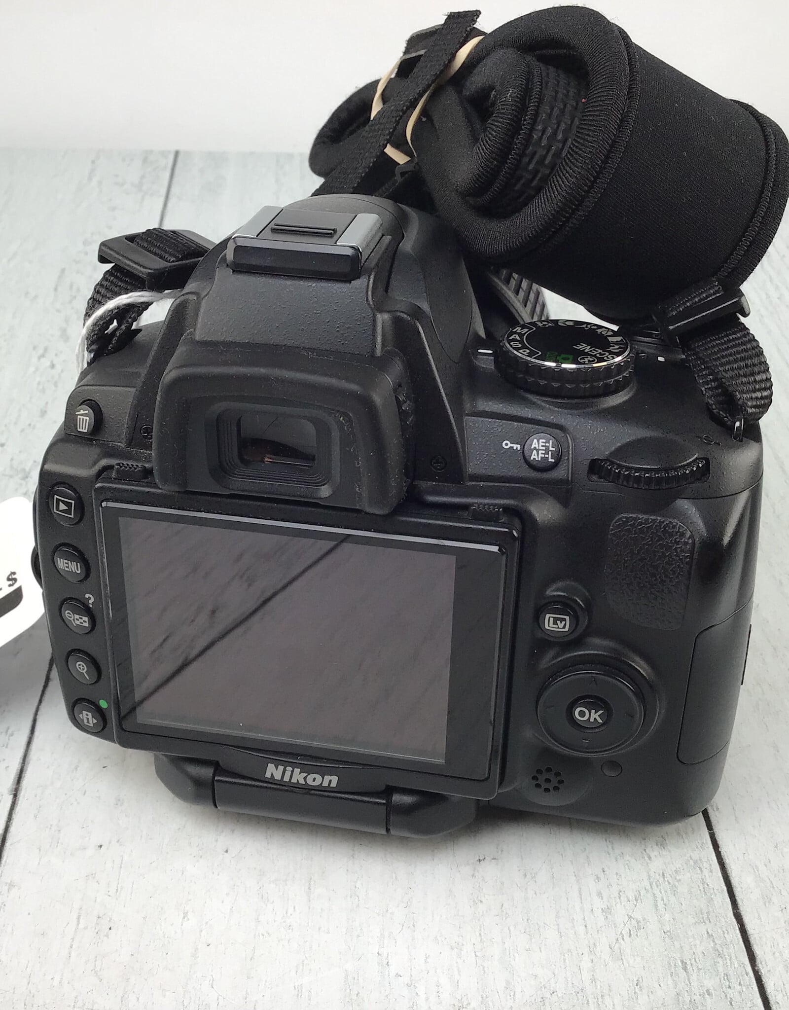 NIKON Nikon D5000 Camera w/ 18-55mm VR Used Good