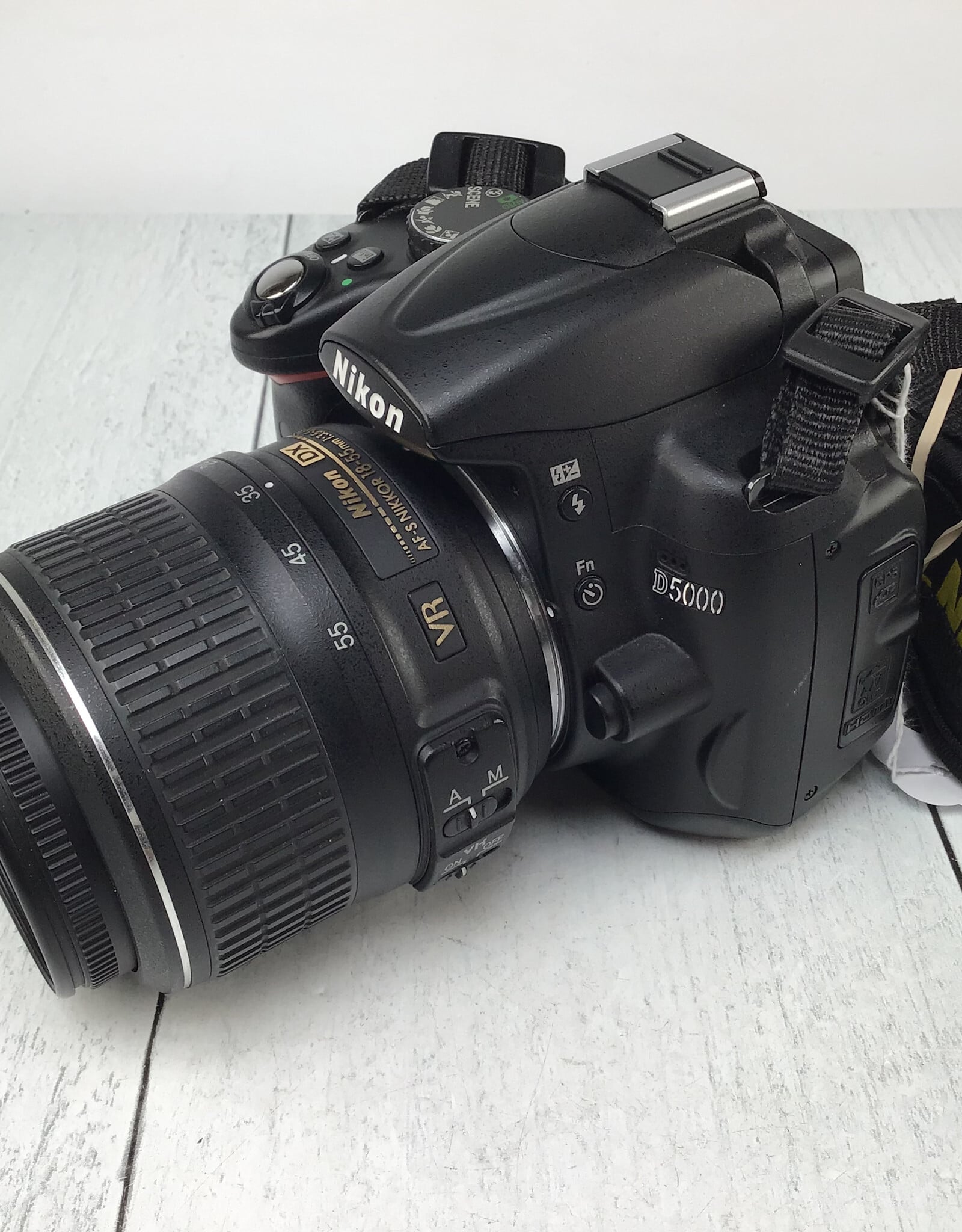 NIKON Nikon D5000 Camera w/ 18-55mm VR Used Good