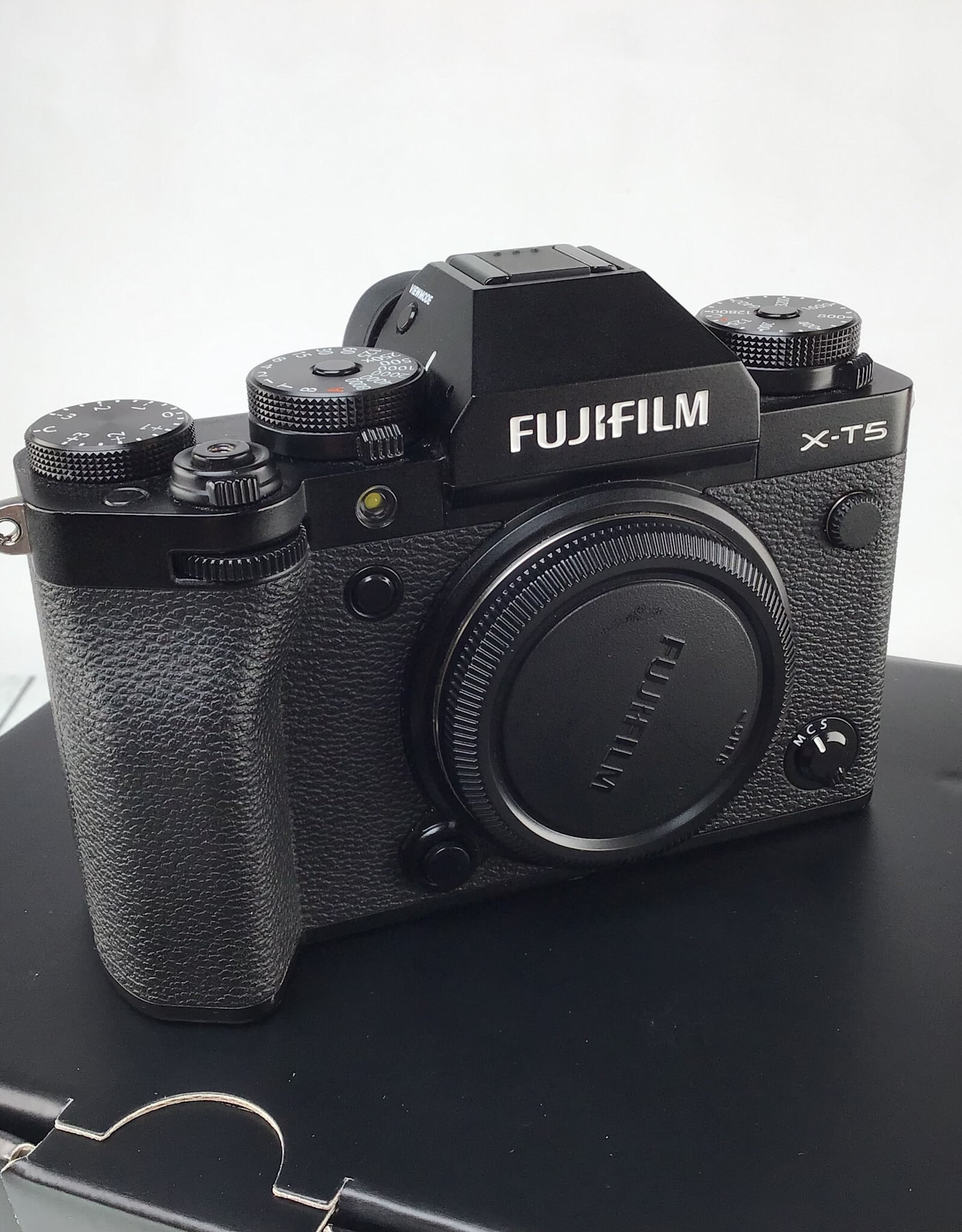 FUJI Fuji X-T5 Camera Body Black in Box Used Good