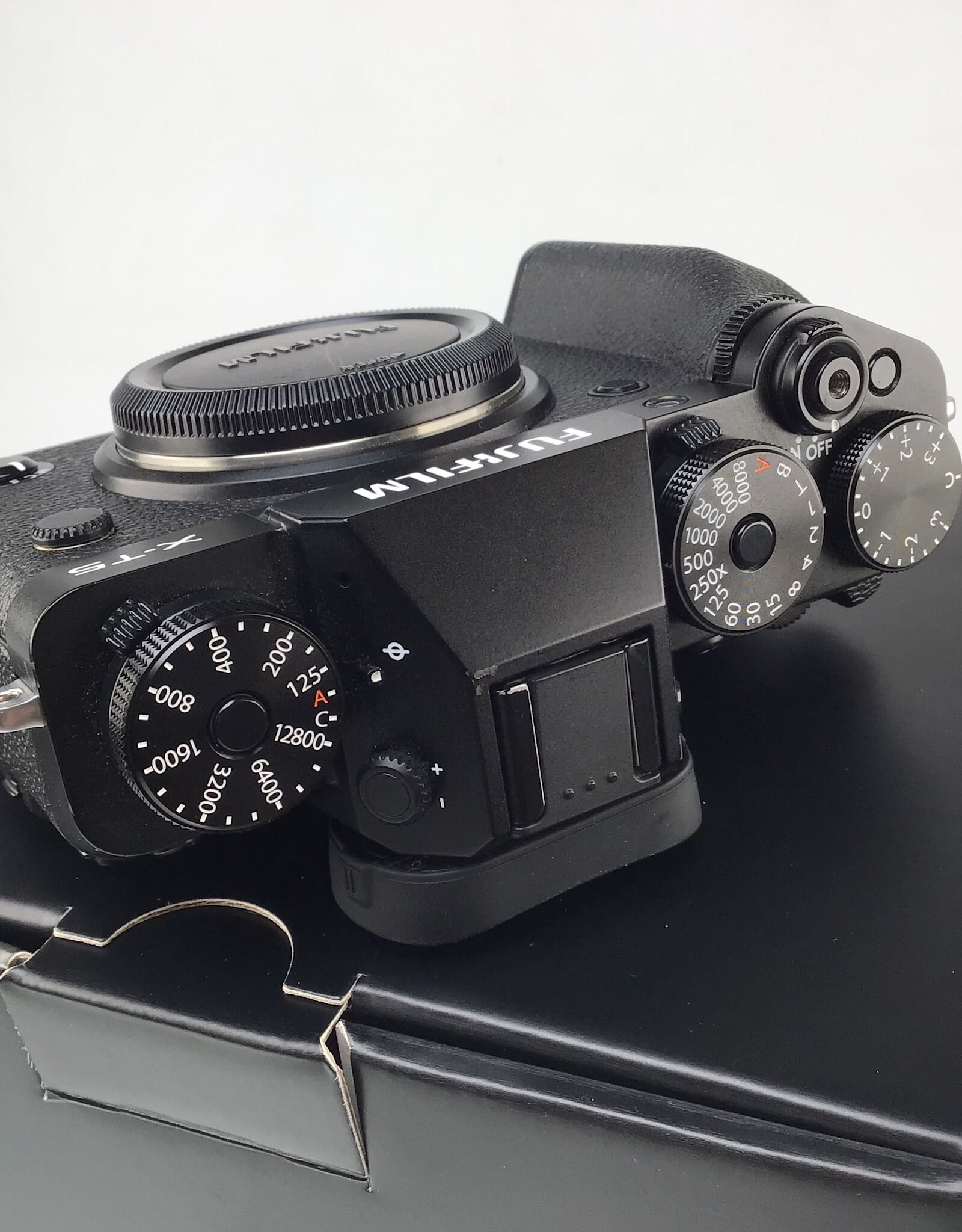 FUJI Fuji X-T5 Camera Body Black in Box Used Good