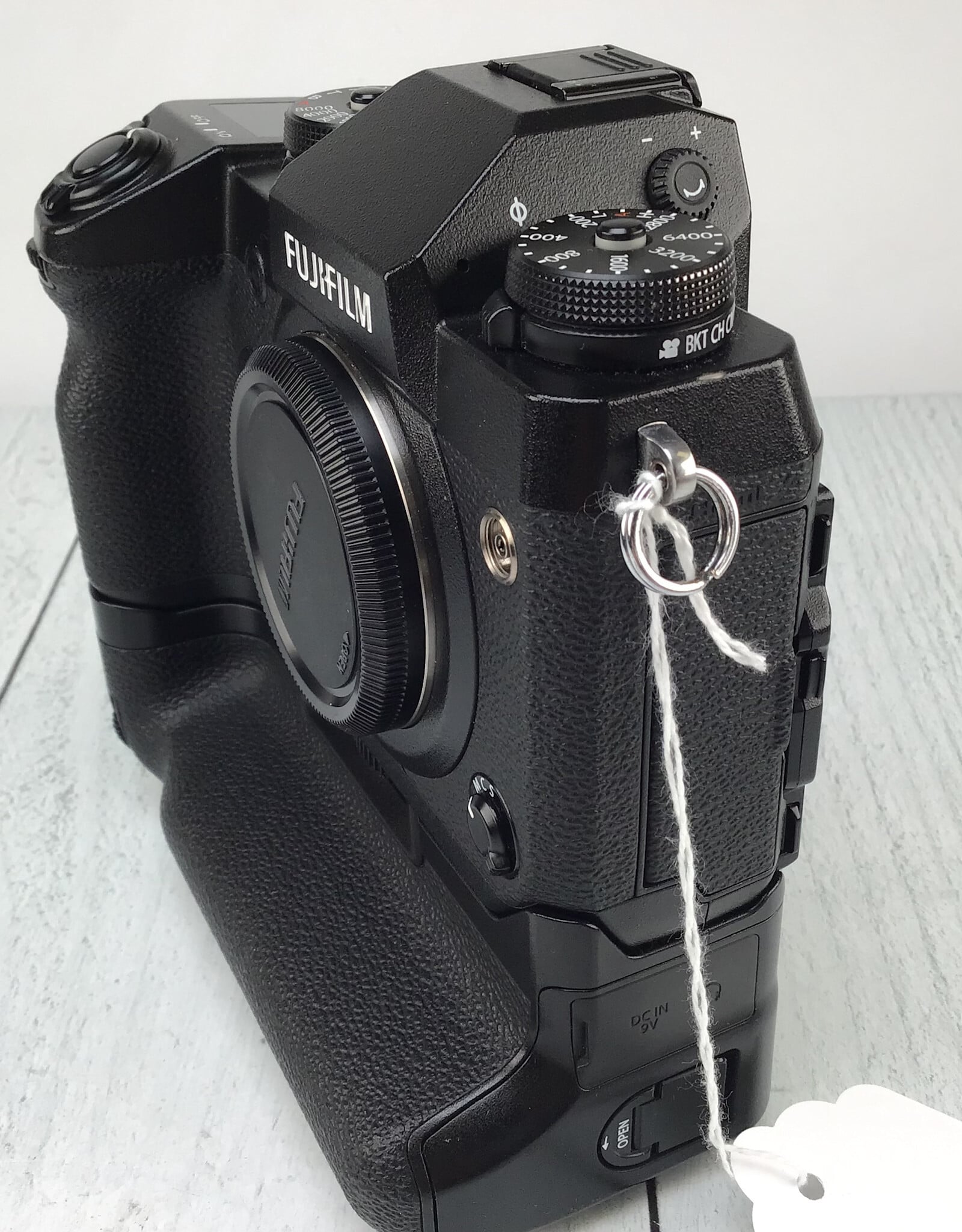 FUJI Fuji X-H1 Camera W/ VPB-XH1 Grip Used Good