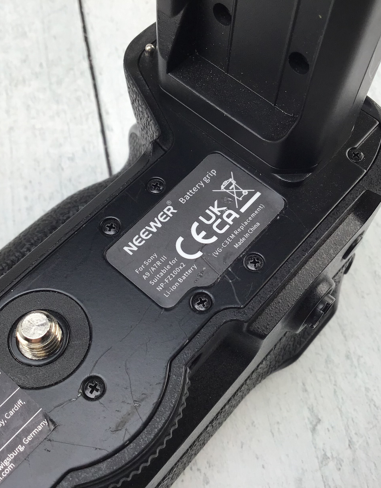 Neewer Neewer Battery Grip for Sony A9/A7RIII Used Fair