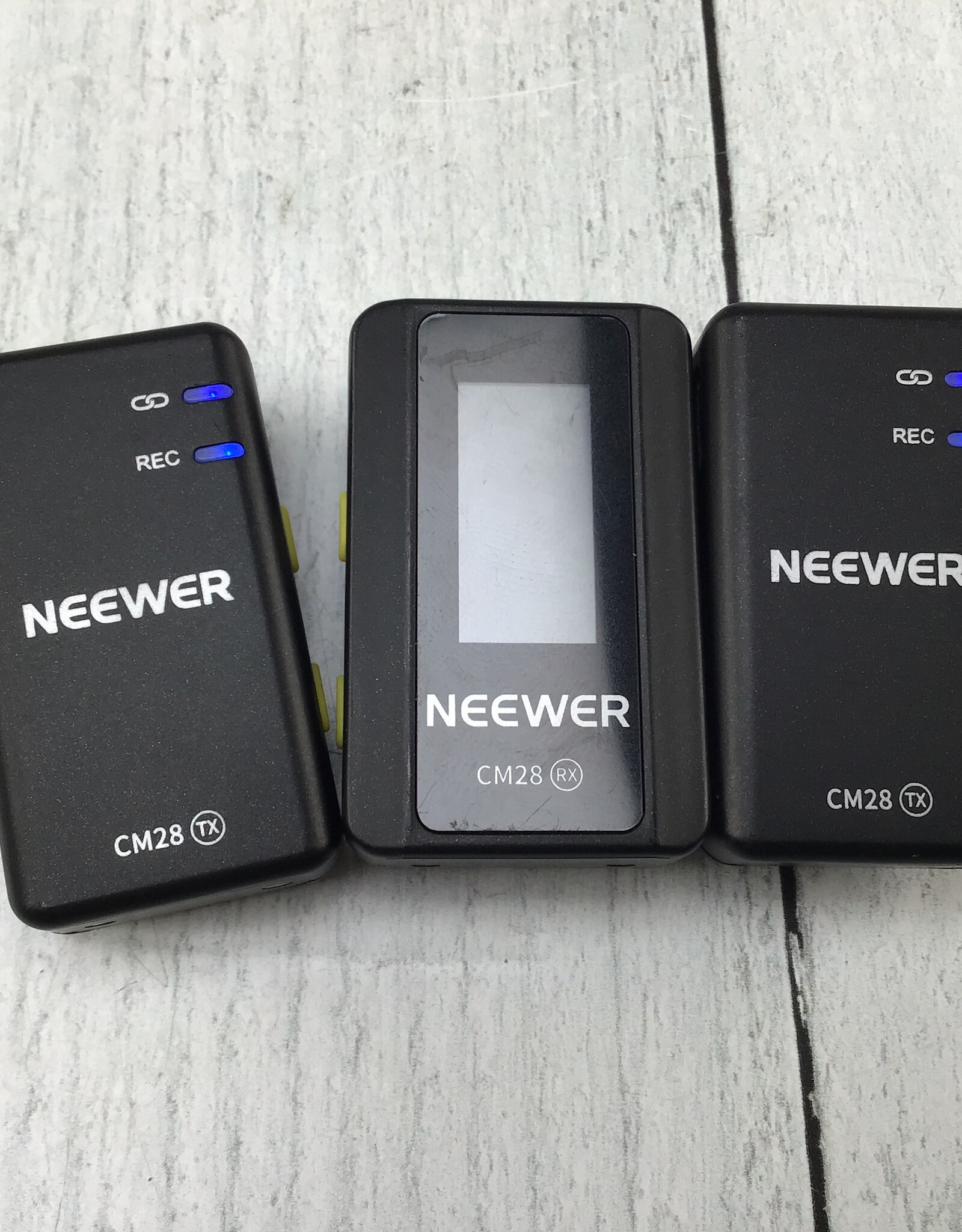 Neewer Neewer CM28 Wireless Microphone Used Good