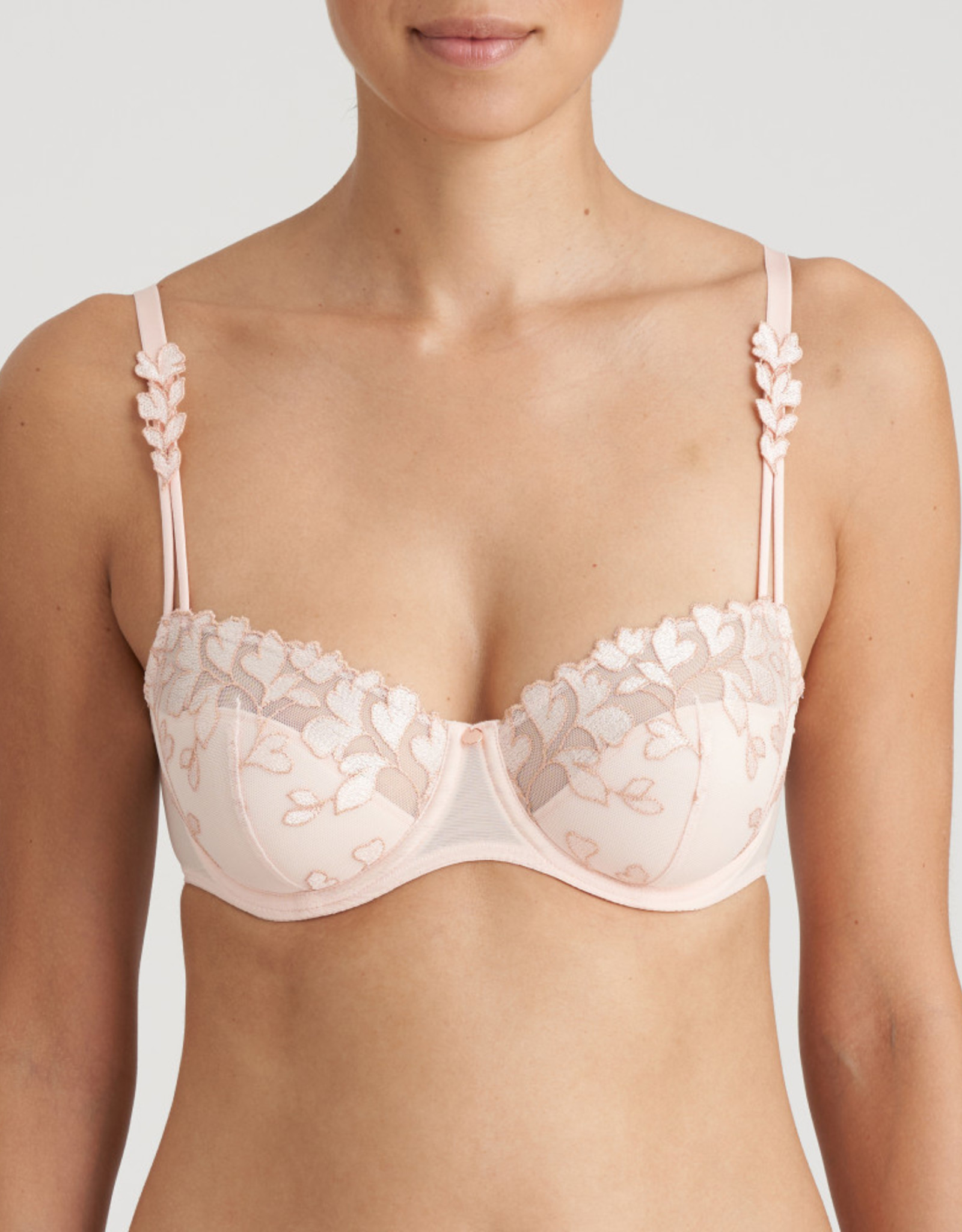 https://cdn.shoplightspeed.com/shops/634433/files/53039382/1600x2048x1/van-de-velde-leda-half-padded-balcony-bra.jpg