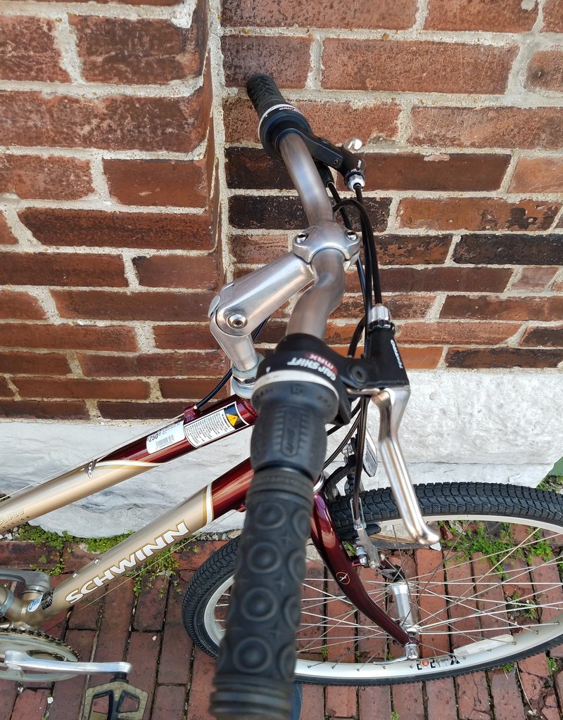 Schwinn Schwinn Sierra 700: 18"L