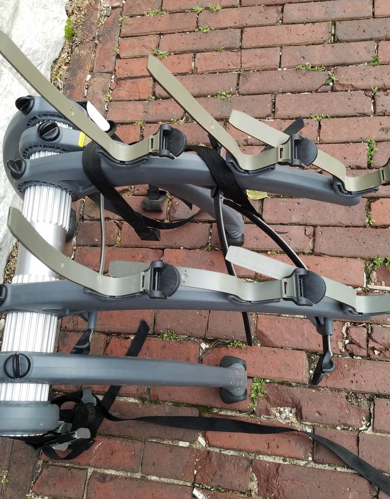 Saris Car Rack : Saris Bones 3 trunk used