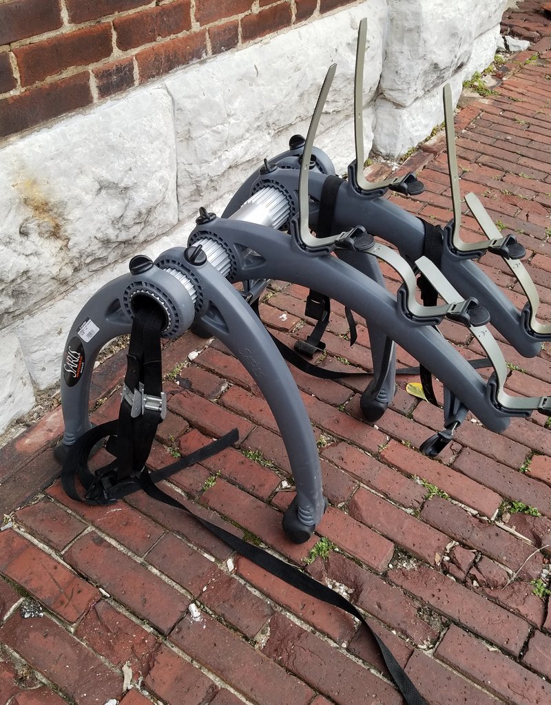 Saris Car Rack : Saris Bones 3 trunk used