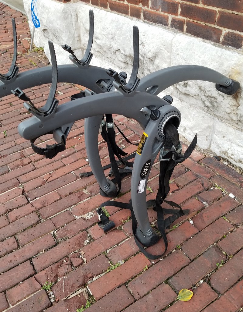 Saris Car Rack : Saris Bones 2 trunk used