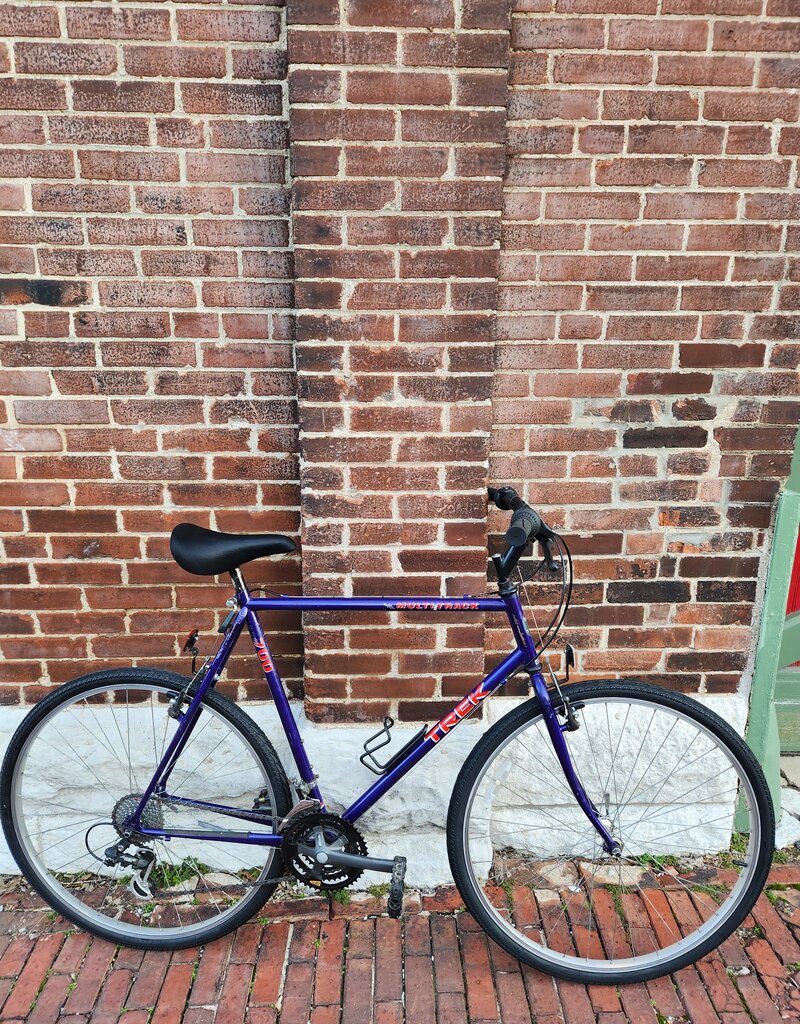 Trek Bike : Trek 700 Multitrack : 23"