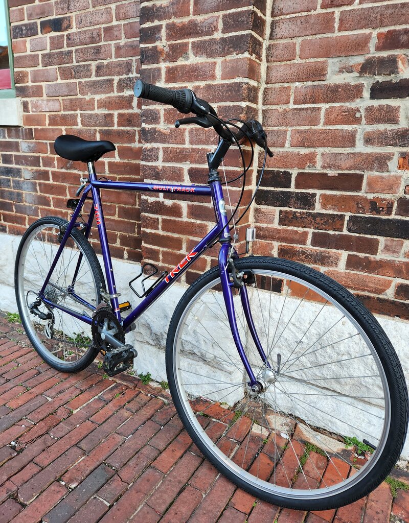 Trek Bike : Trek 700 Multitrack : 23"