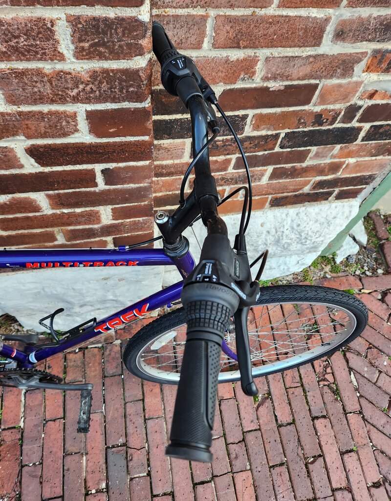 Trek Bike : Trek 700 Multitrack : 23"