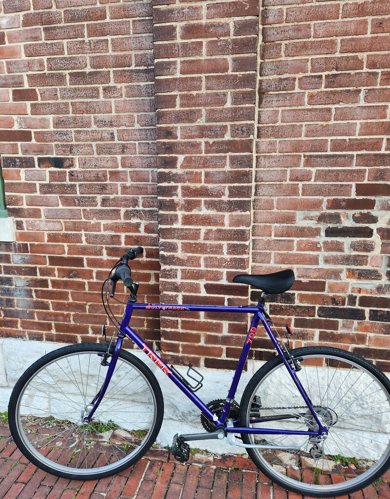 Trek Bike : Trek 700 Multitrack : 23"