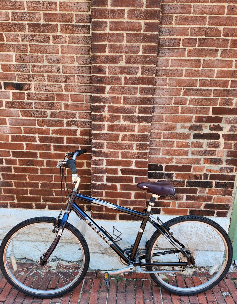 Trek Bike : Trek Navigator 300 : 16.5"