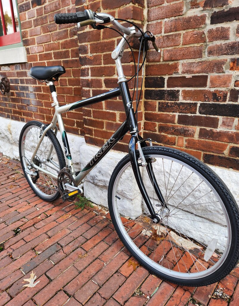 Trek Bike : Trek Navigator 100 : 21"