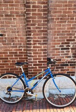 Schwinn Bike : Schwinn Crisscross : 17" step thru