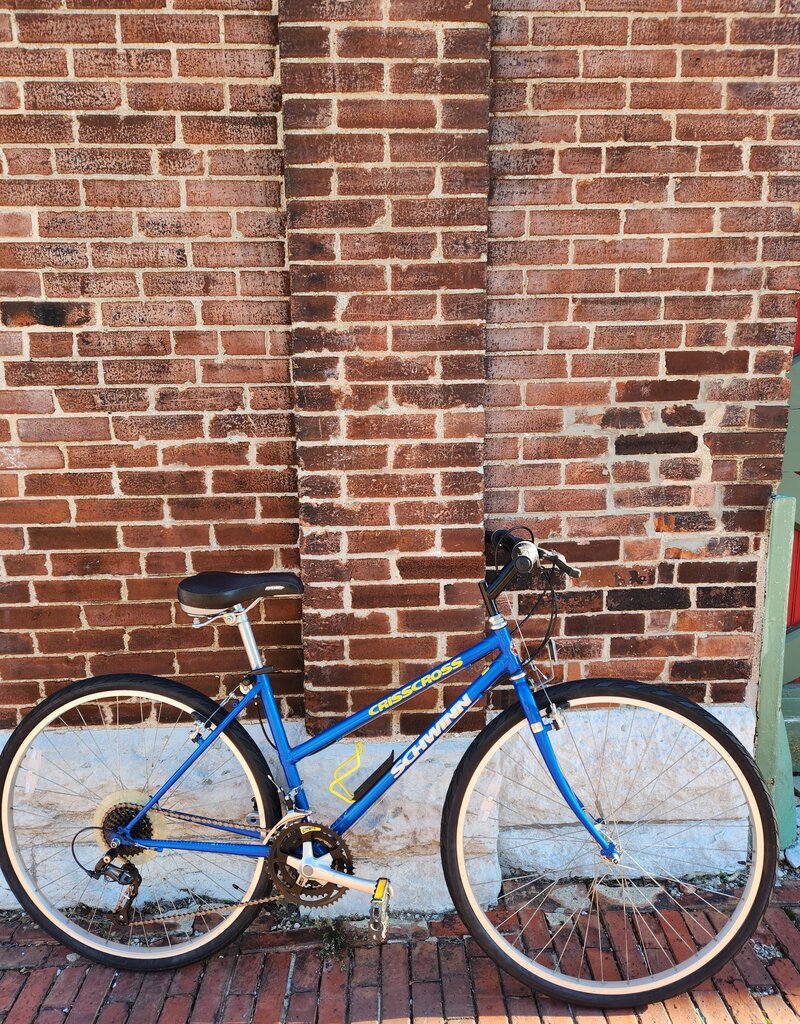 Schwinn Bike : Schwinn Crisscross : 17" step thru