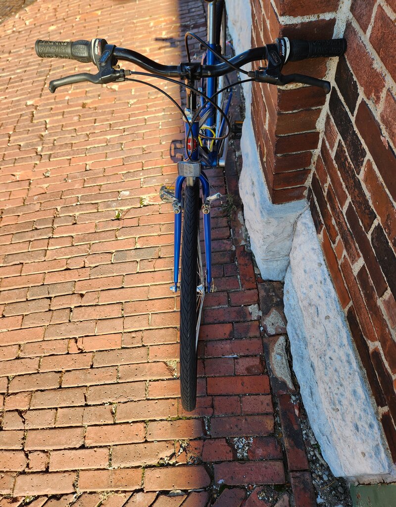 Schwinn Bike : Schwinn Crisscross : 17" step thru