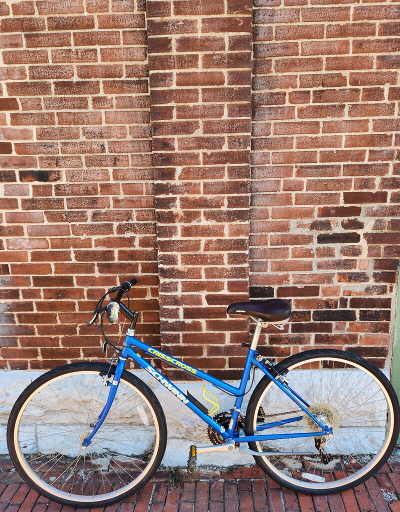 Schwinn Bike : Schwinn Crisscross : 17" step thru