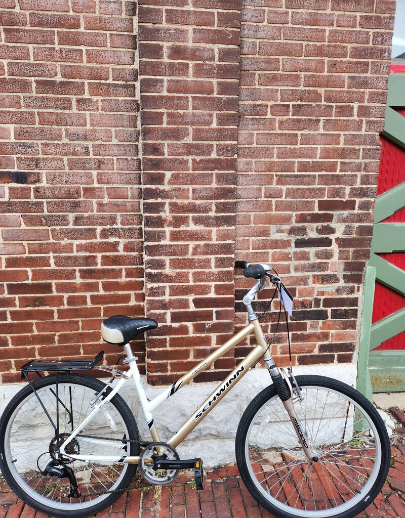 Schwinn Bike : Schwinn Sierra : 18"