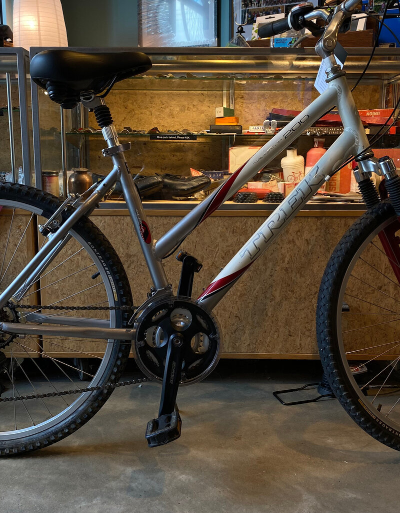 Trek Bike : Trek Navigator 200 : 18"