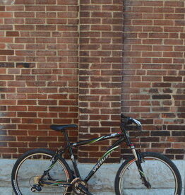 Specialized Bike : Specialized HotRock Cross Country : 19"