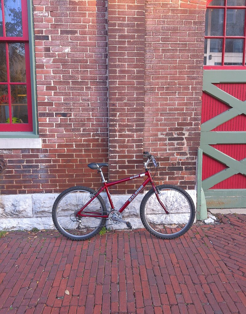 Raleigh Bike : Raleigh SC200 : 18"