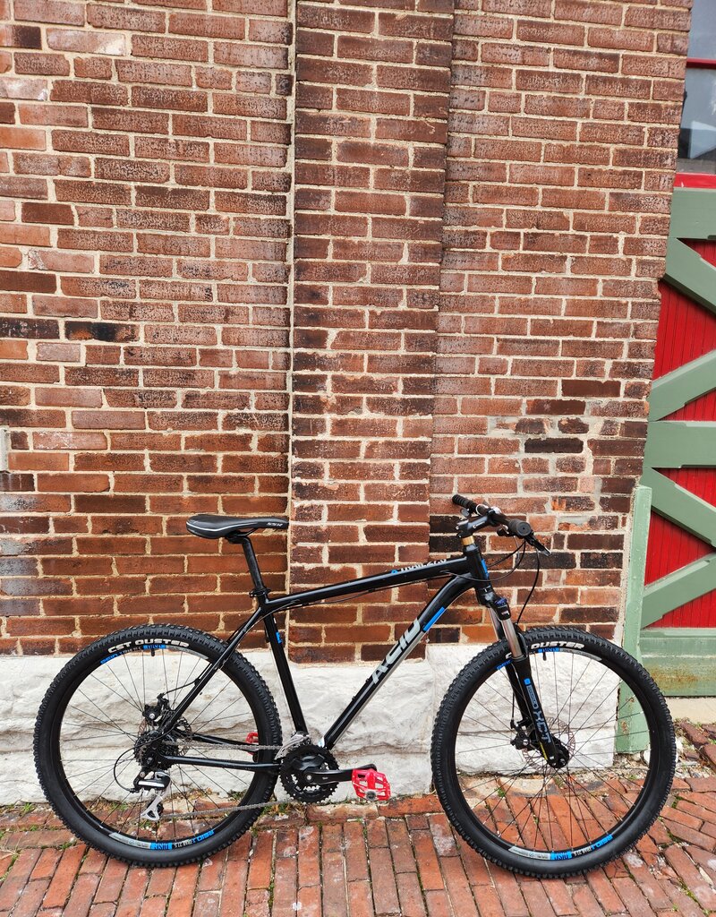 Bike : Reid XTrail 27.5" wheel : 20.5"