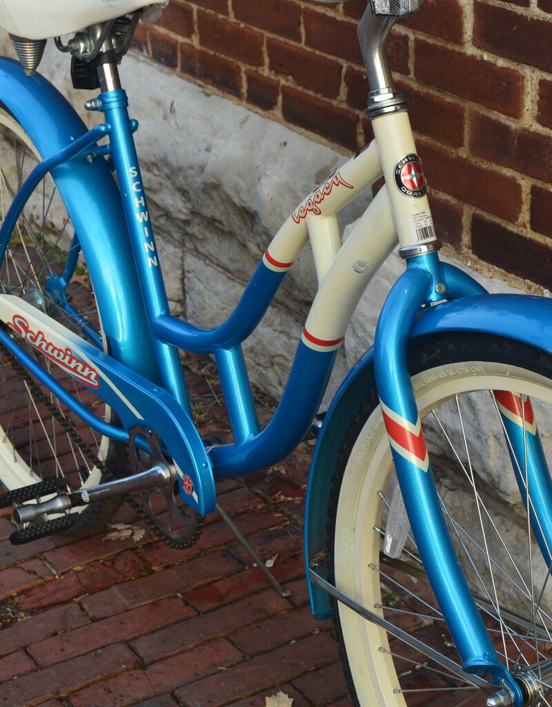 Schwinn Bike : Schwinn Legacy : 18"