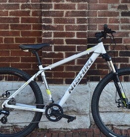 Nishiki Bike : Nishiki Colorado 27.5 : 18"