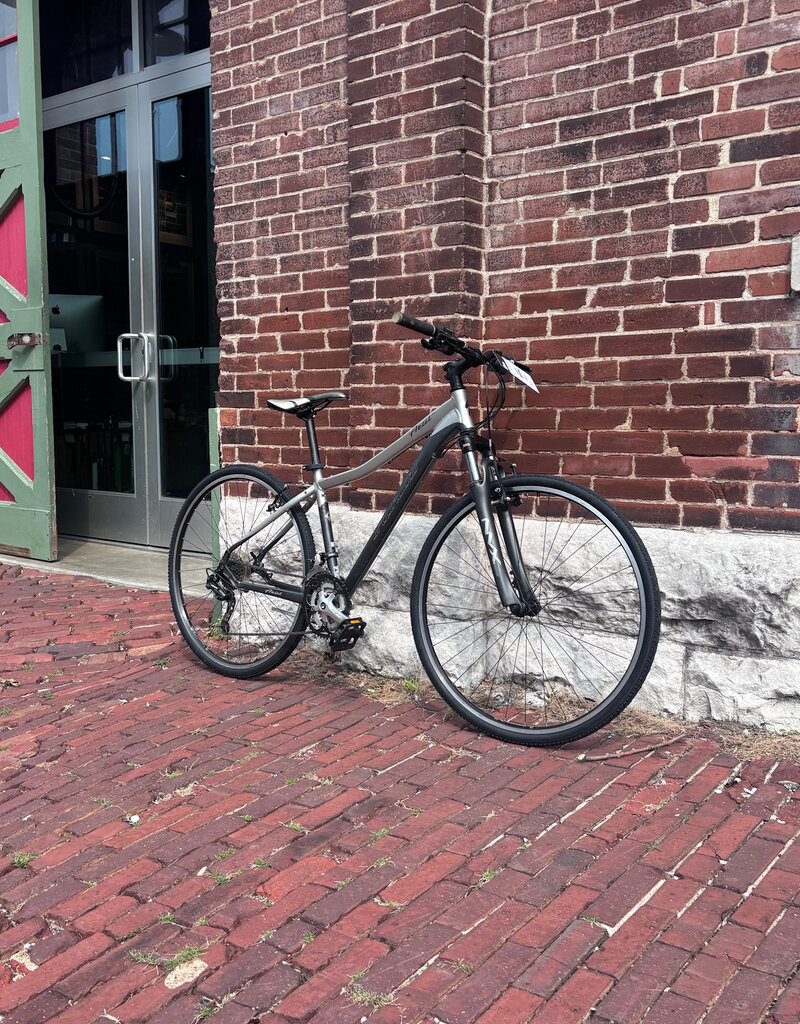 Specialized Bike: Specialized Ariel: 17"
