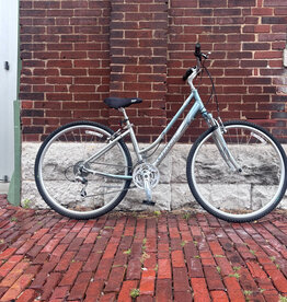 Giant Bike : Giant Cypress DX  : 15" Step Thru