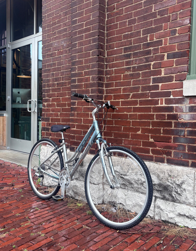 Giant Bike : Giant Cypress DX  : 15" Step Thru