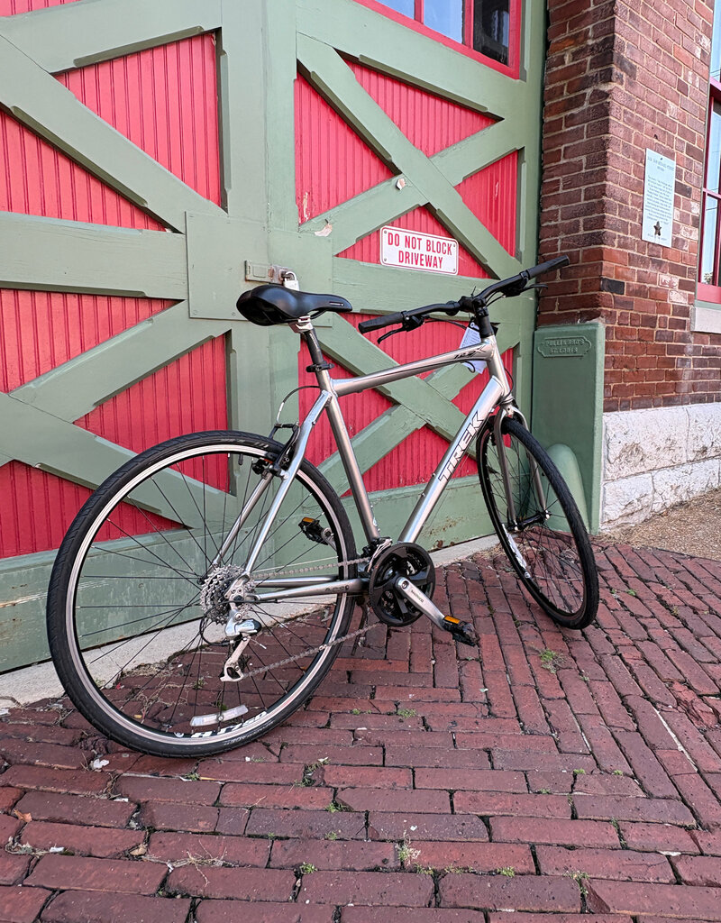 Trek Bike: Trek 7.2FX : 22" Silver