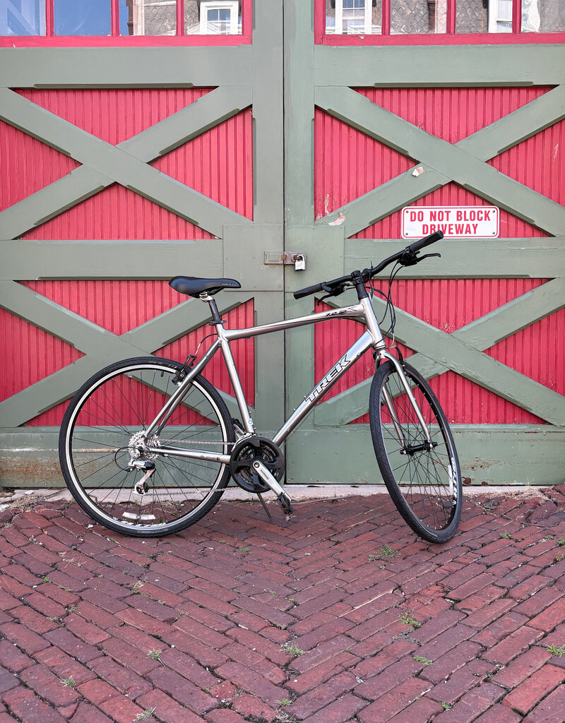 Trek Bike: Trek 7.2FX : 22" Silver