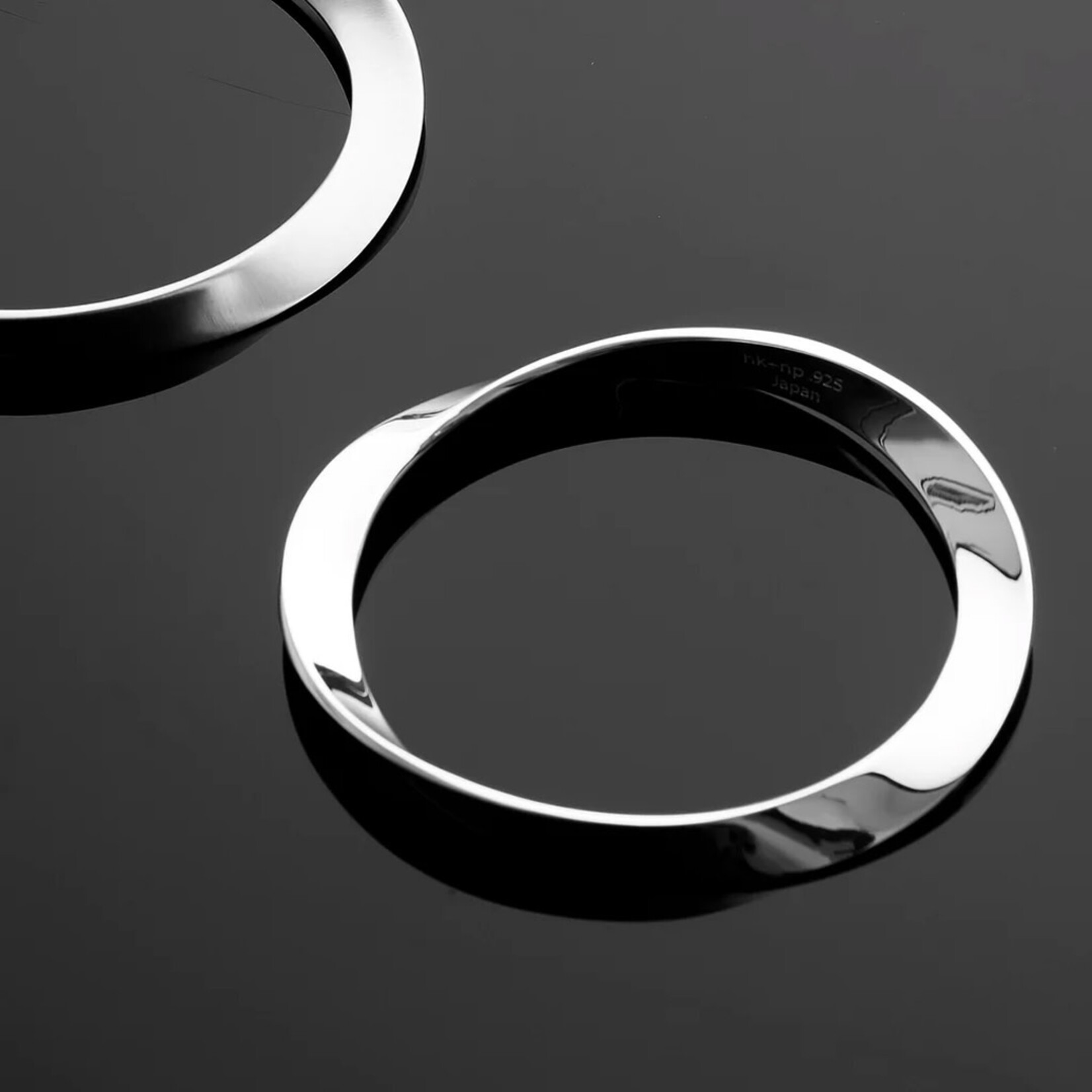 HK + NP Twist Bangle Mirror Finish, Medium 61mm