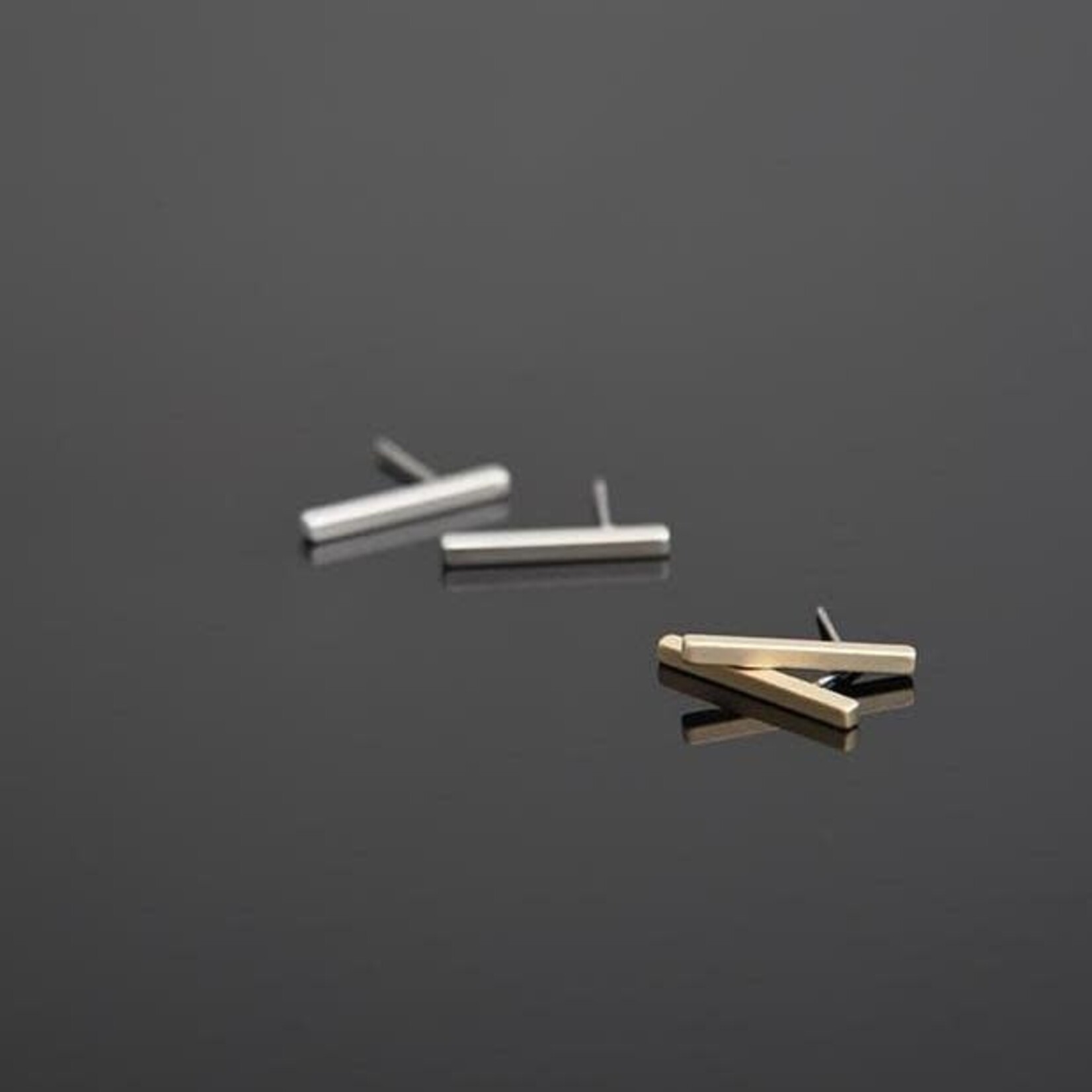 PURSUITS PURSUITS Bar Ear Studs (Satin Silver)